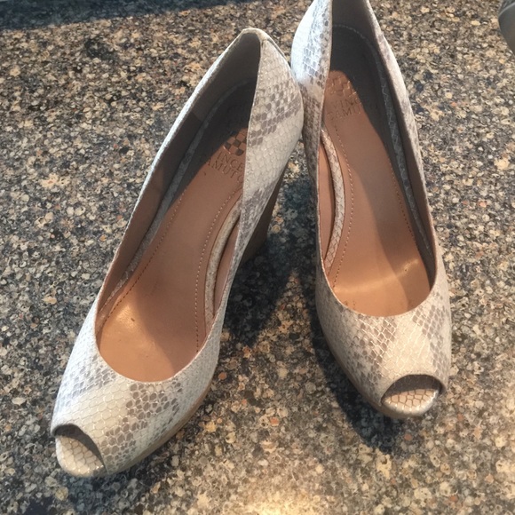 Silver shimmer reptile VINCE CAMUTO wedges