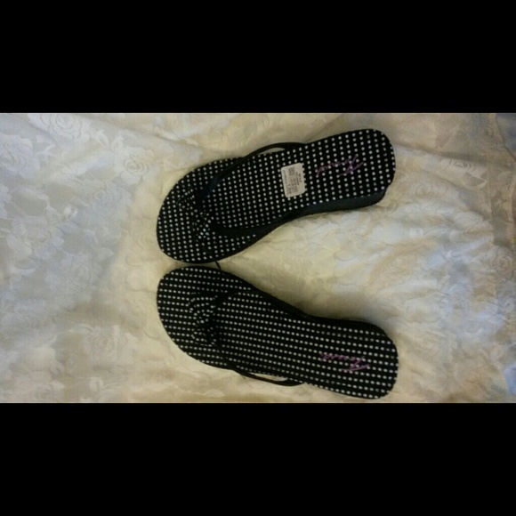 Torrid bow wedge flip flops
