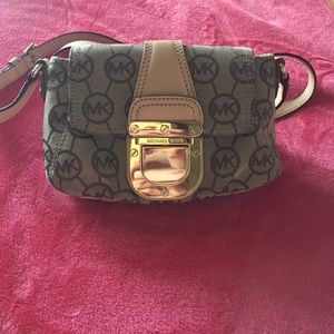 Michael Kors Cross body bag.
