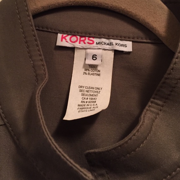 🎉Michael Kors khaki vest like new! - Picture 2 of 4