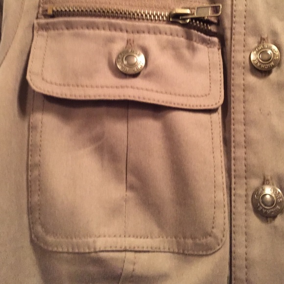 🎉Michael Kors khaki vest like new! - Picture 4 of 4