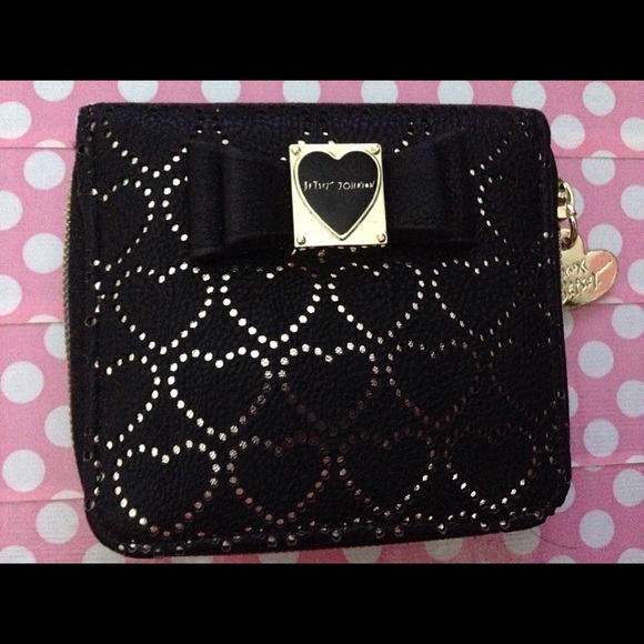 Zip around betsey Johnson wallet