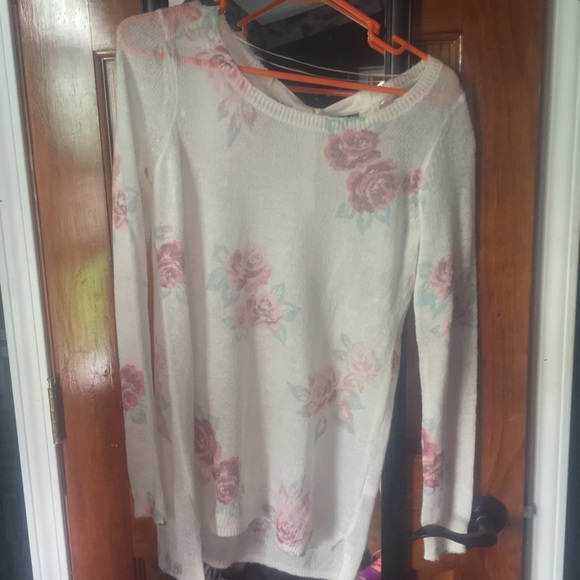 Light knit Lauren Conrad sweater. Never been worn.