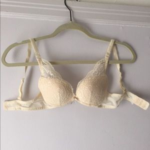 🚫SOLD🚫NWOT Ivory Lace Convertible push-up bra