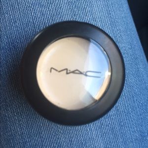 .Mac concealer