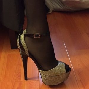 Black and silver pumps with strap!