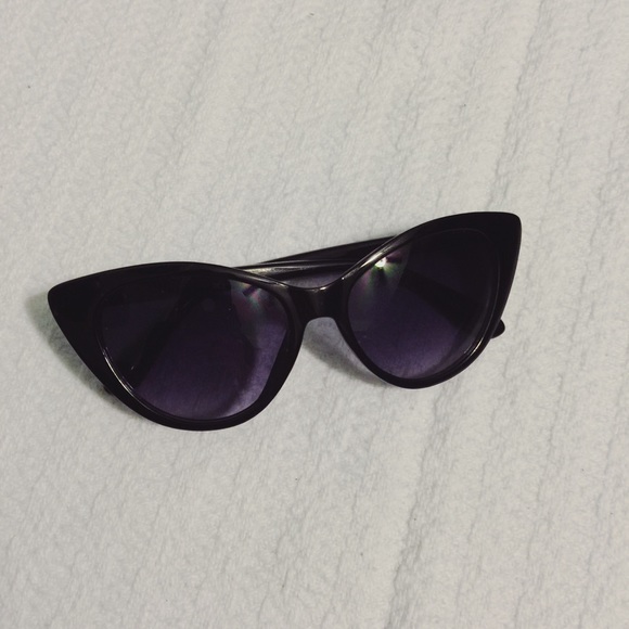 PacSun Accessories - Cat Eye Sunglasses