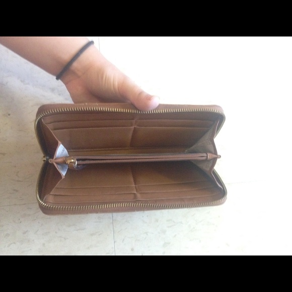 Michael Kors quilted wallet - Picture 3 of 4