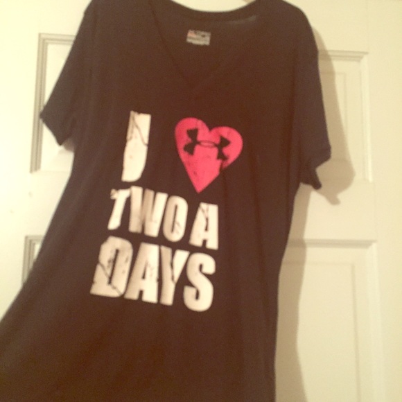 Under armor medium vneck