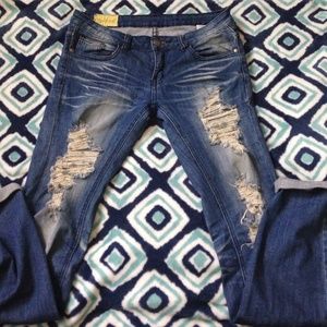 Distressed skinny jeans
