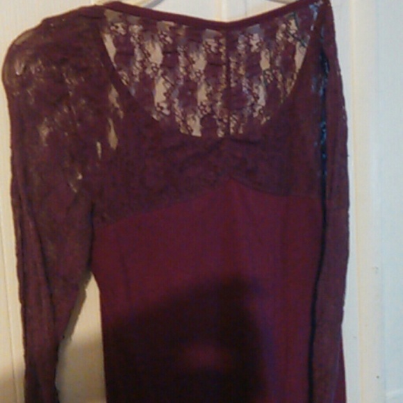 Maroon laced long sleeve - Picture 2 of 3