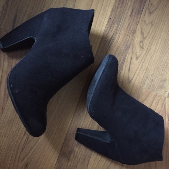 Shoes - Black booties