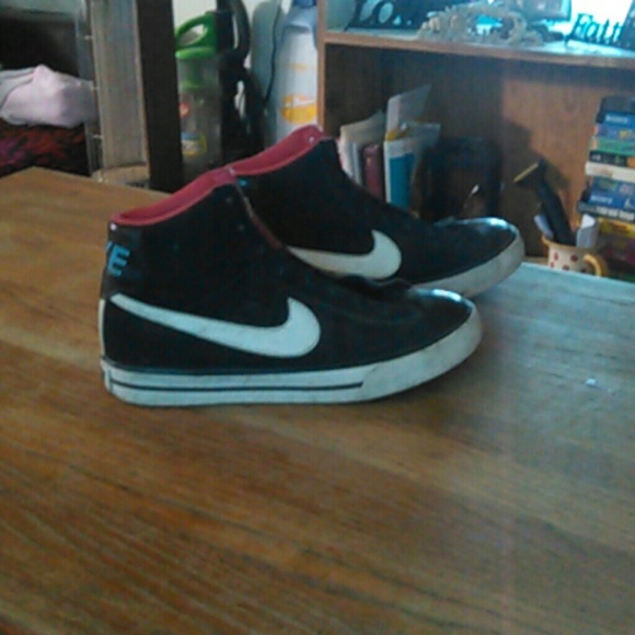 Nike high tops - Picture 1 of 3