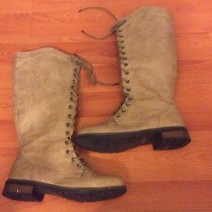 Beige lace up boots!