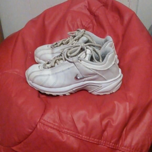 White nikes - Picture 1 of 3