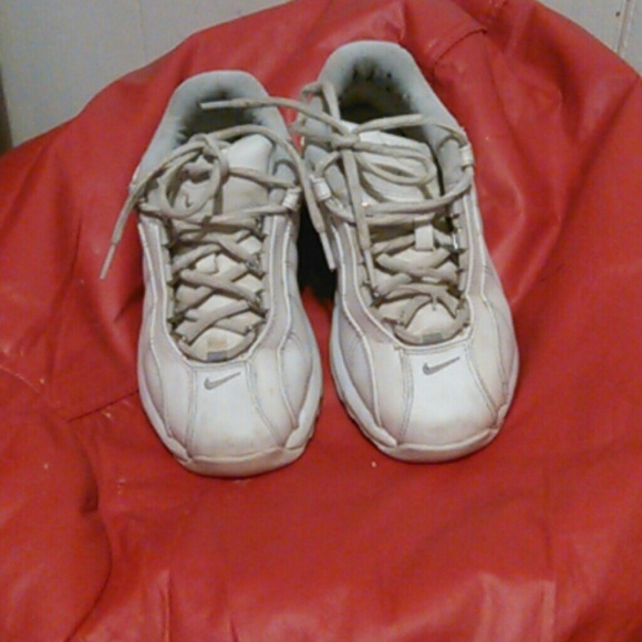 White nikes - Picture 3 of 3