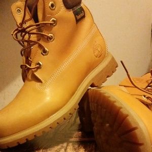 For @Ashelz Womens Timberland boots