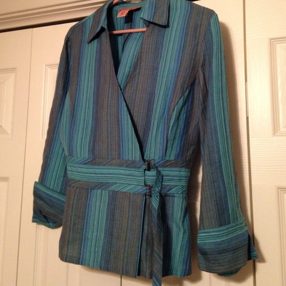 Cute wrap shirt with 3/4 sleeves