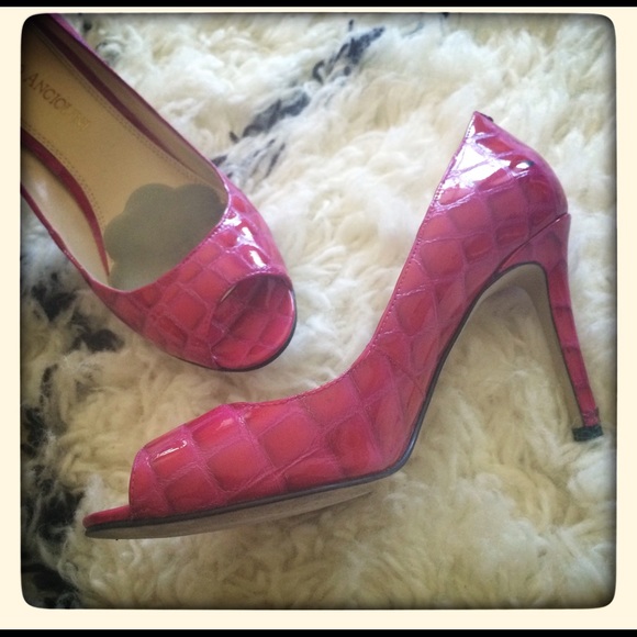 Enzo Angiolini hot pink croc print peep toe pumps