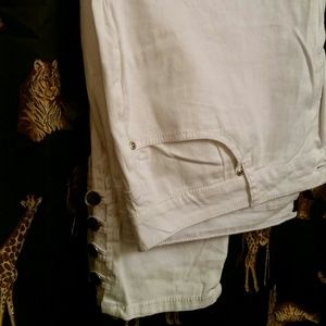 White skinny jeans