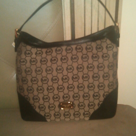 *Sold*Authentic MK millbrook in black large