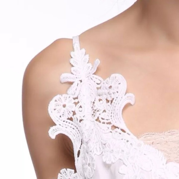 🔴SOLD🔴Lace Top - Picture 2 of 2