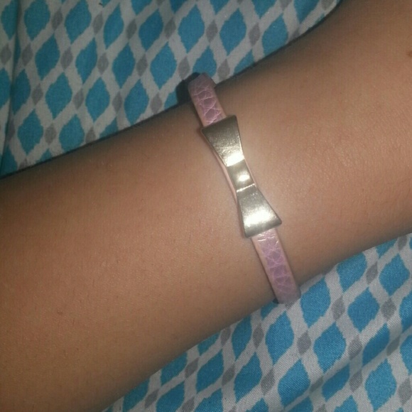 Bow bracelet