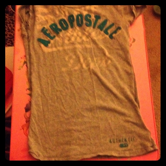 Aeropostale shirt.... To small for me, grey.