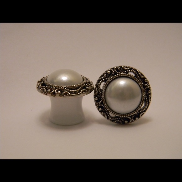 Handmade pearl plugs