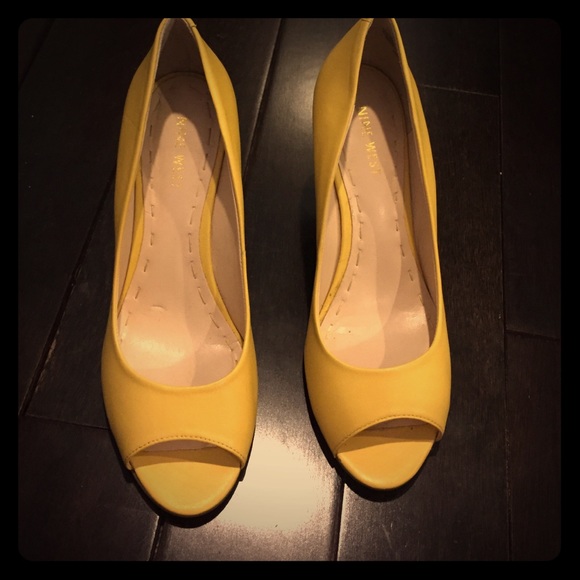 Nine West Yellow Quinty Peep Toe pumps