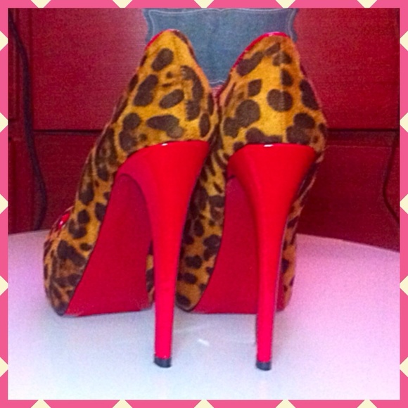 ⬇️Final Reduction⬇️Bucco Italy Sz9 "Capricorn"Pump