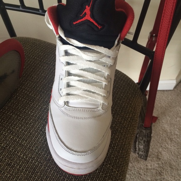 Jordan 5 Fire Reds - Picture 2 of 4