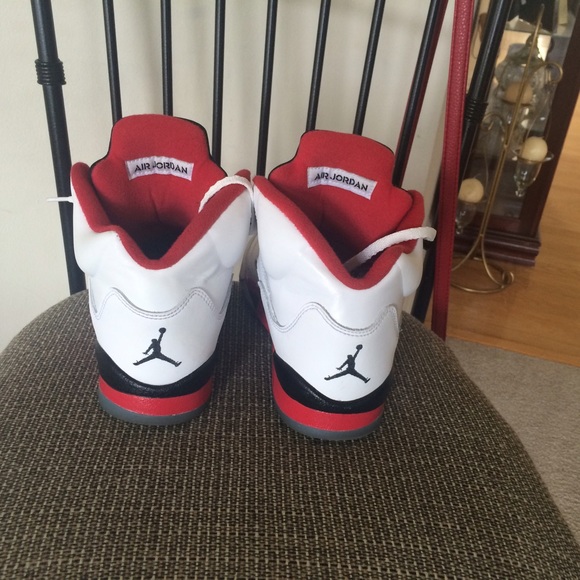 Jordan 5 Fire Reds - Picture 4 of 4