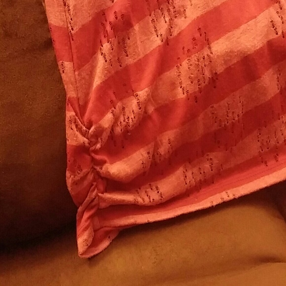 Beautiful striped top - Picture 3 of 4