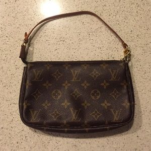 Louis Vuitton Pochette 💯 Authentic!