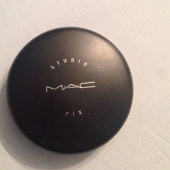 MAC cosmetics studio fix powder foundation
