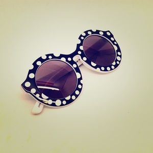 ❤️BOGO❤️New Dotted Oversized Rounds