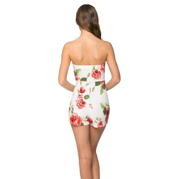 ❤️Gorgeous Floral Romper❤️ - Picture 3 of 4