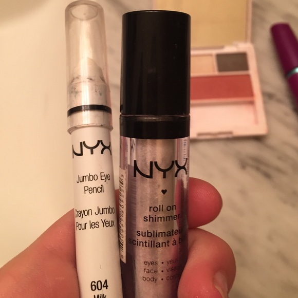 Makeup - Picture 2 of 4