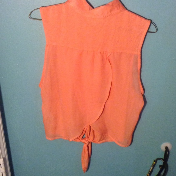 😘😍 Iris Basic Button Down Tank Top 😘😍 - Picture 4 of 4