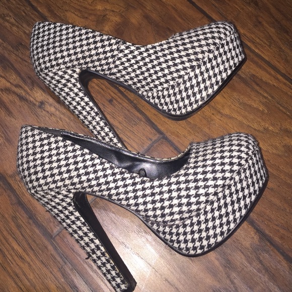 Houndstooth heels