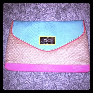 💕Perfect Summer Clutch💕