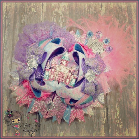 Hand made bows for your princess. Price is for one