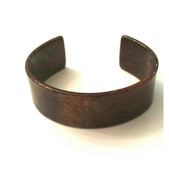 Jigsaw wood grained plastic cuff