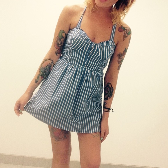 Cornflower blue Abercrombie sweetheart dress! 😍