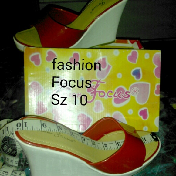Red fashion Focus wedges