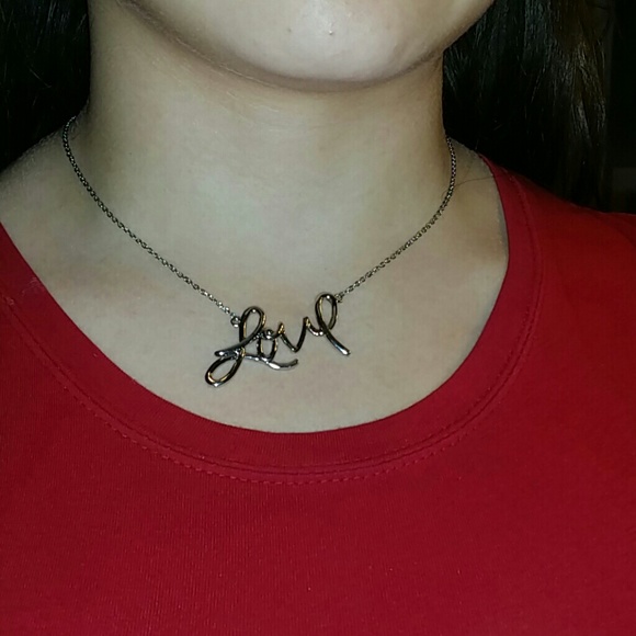 AMOUR NECKLACE