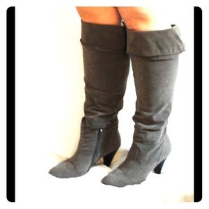 Steve Madden Dakotah Grey Suede Cuffed Boot
