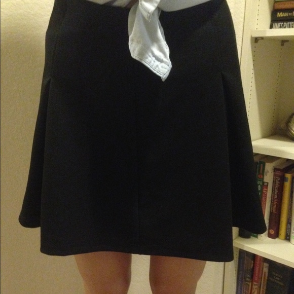 Black A-line pleated flowy skirt