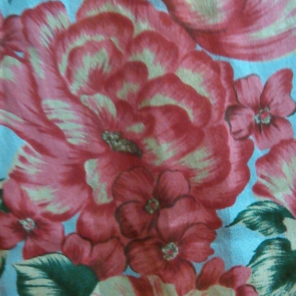 Beautiful Jacklyn Smith scarf/wrap - Picture 2 of 4